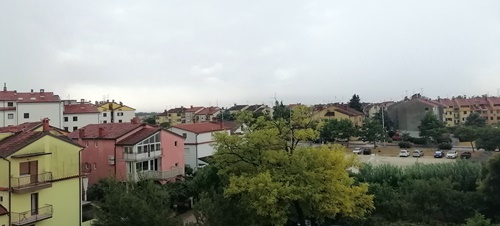 Jutros u Umagu grmi, sijeva,